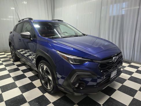 Used 2024 Subaru Crosstrek 2.5i Limited w/ Crosstrek Mirror Package AWD/4WD image 2