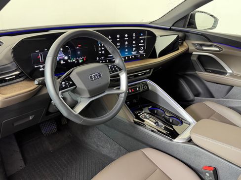 Used 2025 Audi Q5 Premium w/ Convenience Package AWD/4WD image 4