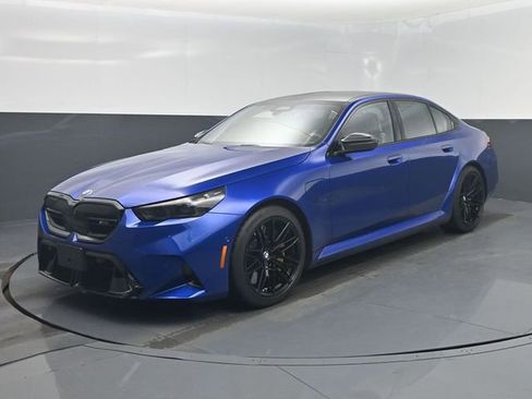 Used 2025 BMW M5 w/ Carbon Package image 9