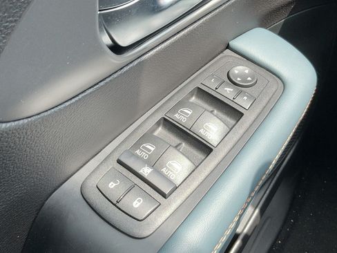 New 2027 Chrysler Pacifica Pinnacle w/ Theater Group FWD image 14