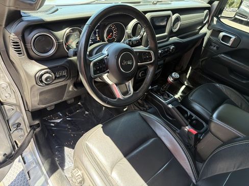 Used 2018 Jeep Wrangler Unlimited Sahara AWD/4WD image 13