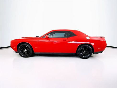 Used 2019 Dodge Challenger SXT RWD image 6