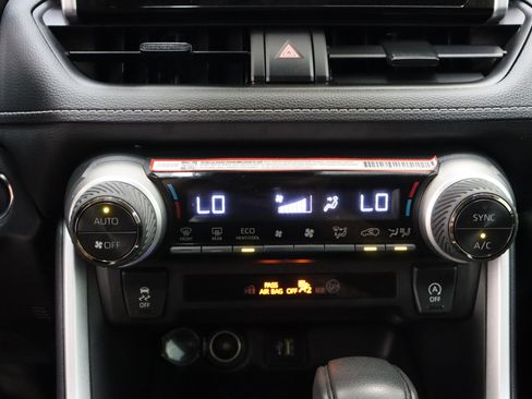 Certified 2025 Toyota RAV4 XLE FWD image 20