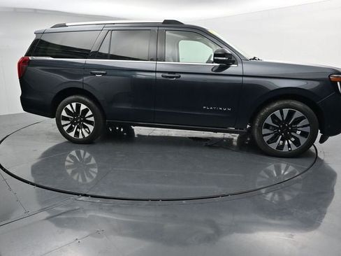 Used 2025 Ford Expedition Platinum w/ Driver's Package AWD/4WD image 12