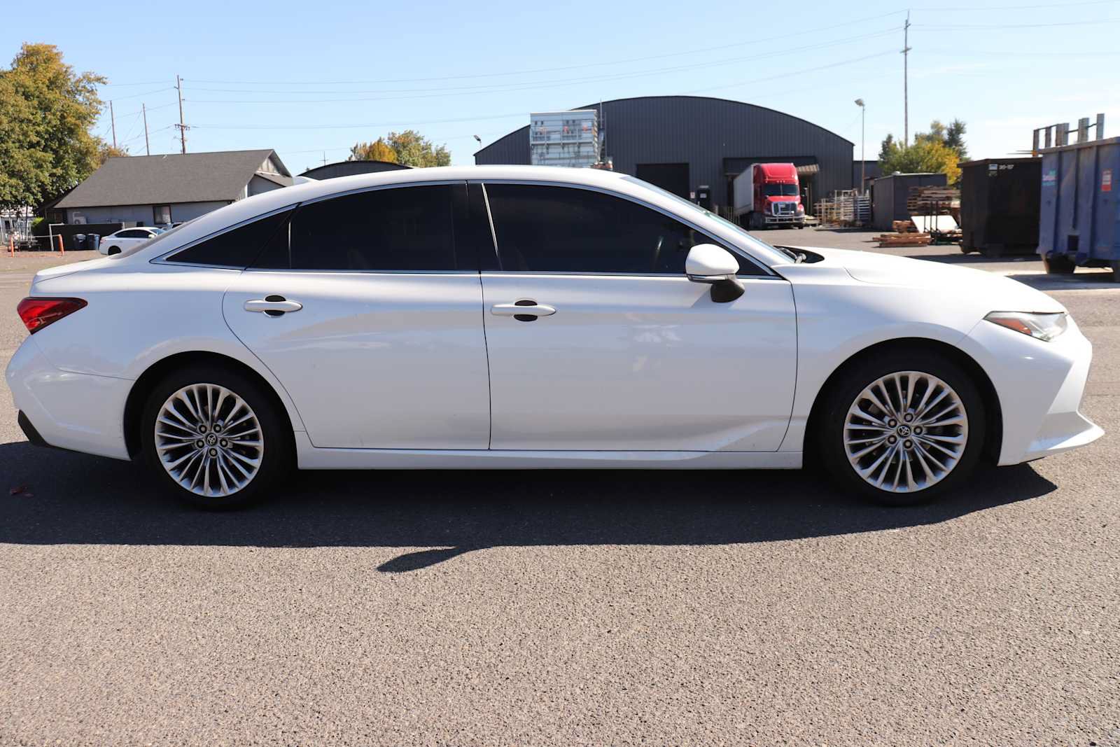 Used 2020 Toyota Avalon Limited w/ Advanced Safety Package FWD image 4
