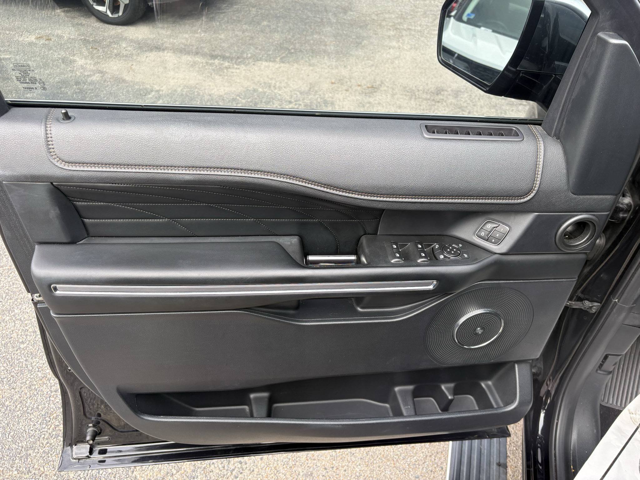 Used 2019 Ford Expedition Platinum AWD/4WD image 9