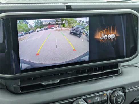 Used 2025 Jeep Wrangler Unlimited Sahara w/ Safety Group AWD/4WD image 23