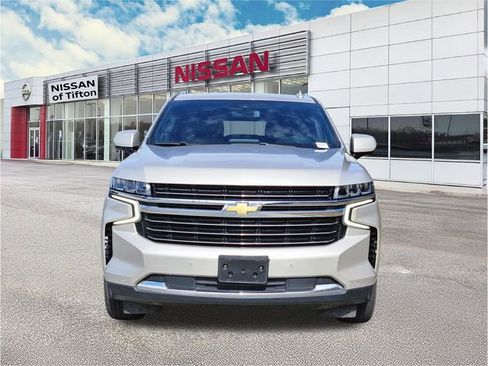 Used 2024 Chevrolet Suburban LT RWD image 2