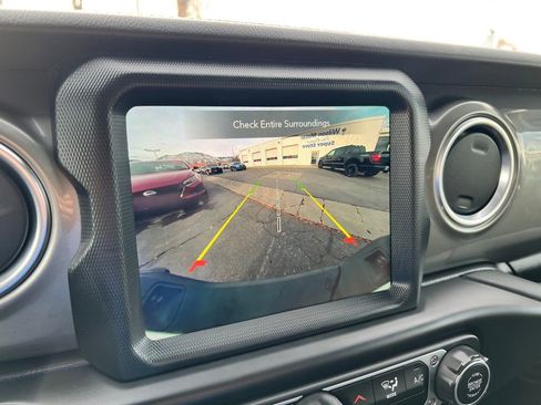 Used 2023 Jeep Gladiator Overland image 23