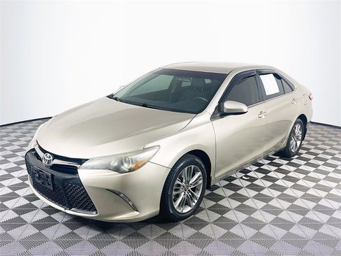 Used 2017 Toyota Camry SE image 4