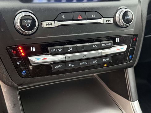 Used 2020 Ford Explorer ST w/ Premium Technology Package image 27