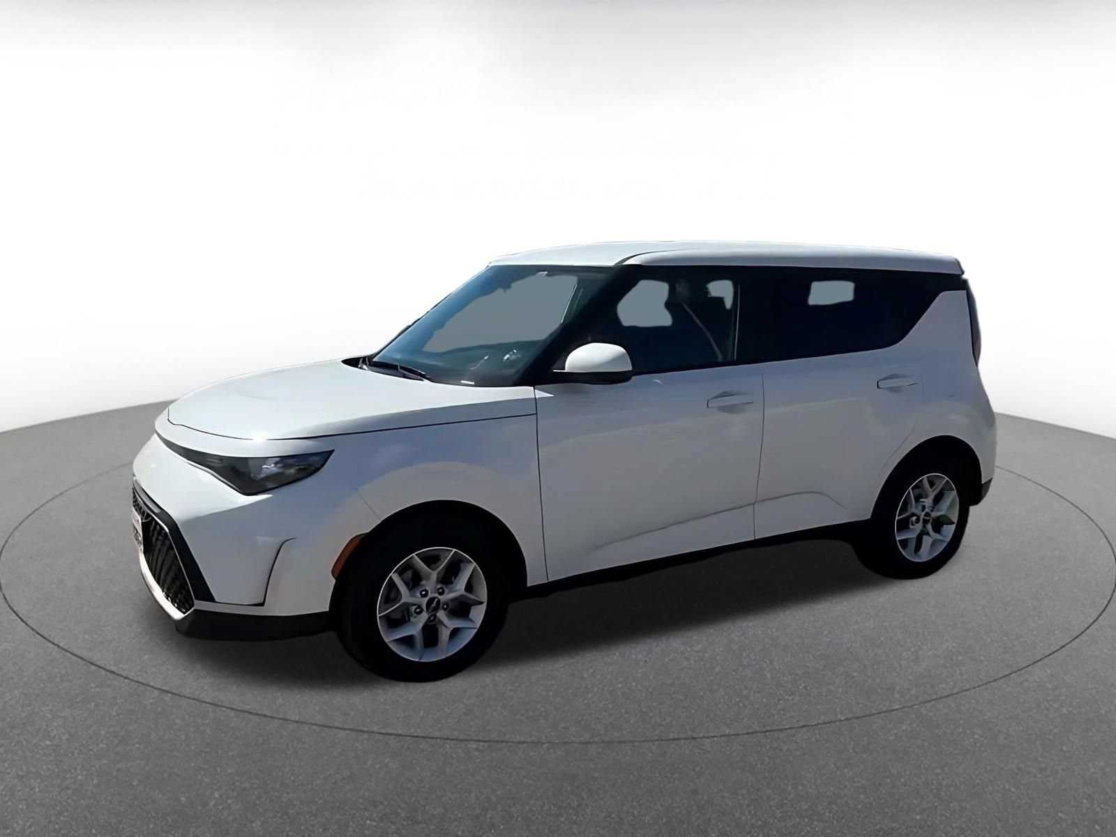 Used 2025 Kia Soul LX w/ LX Technology Package FWD image 7