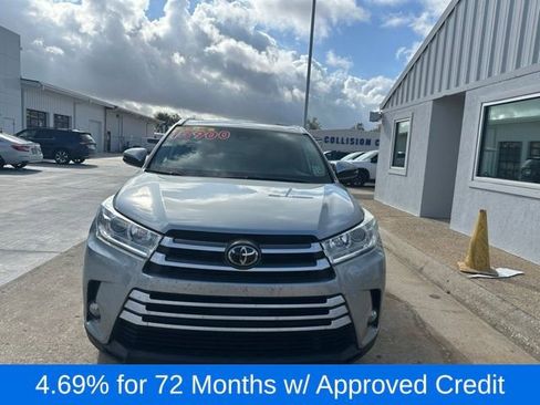 Used 2018 Toyota Highlander XLE image 2