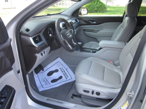 Used 2018 GMC Acadia SLT FWD image 10