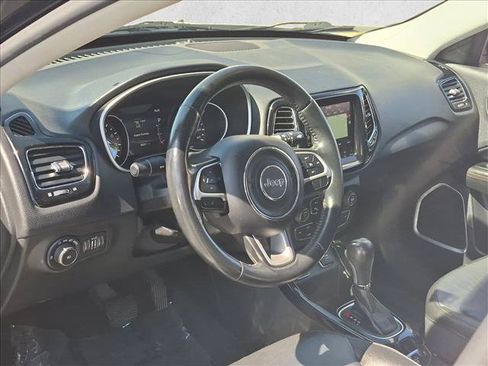 Used 2018 Jeep Compass Limited w/ Navigation Group FWD image 10