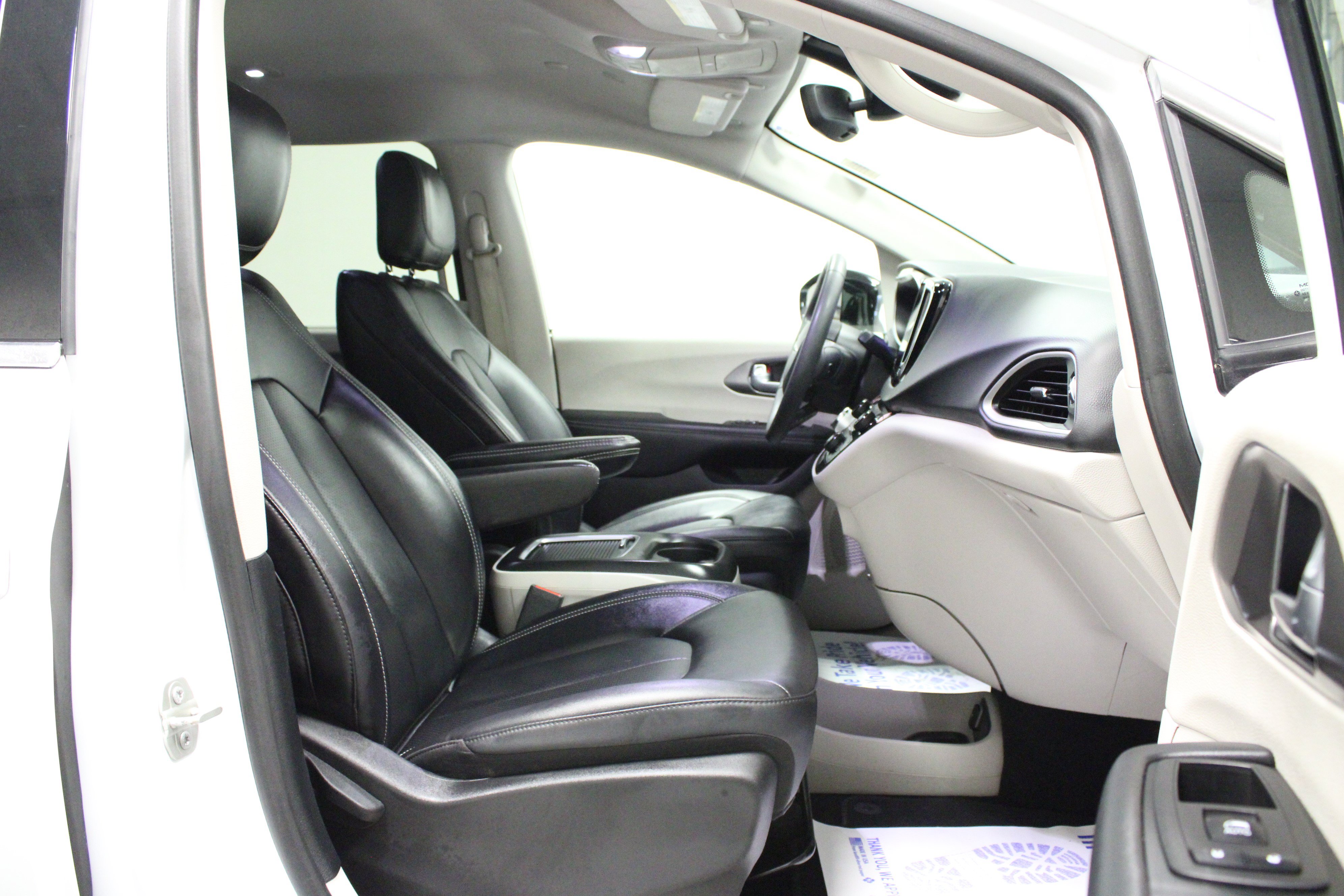 Used 2024 Chrysler Pacifica Touring-L FWD image 19