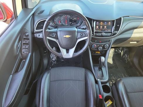 Used 2022 Chevrolet Trax LT w/ LT Convenience Package FWD image 7