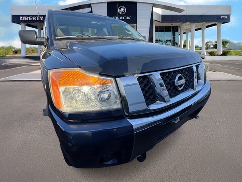 Used 2010 Nissan Titan SE w/ SE Value Truck Pkg image 4