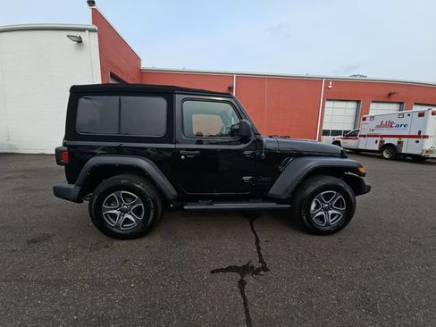 Used 2022 Jeep Wrangler Sport AWD/4WD image 11