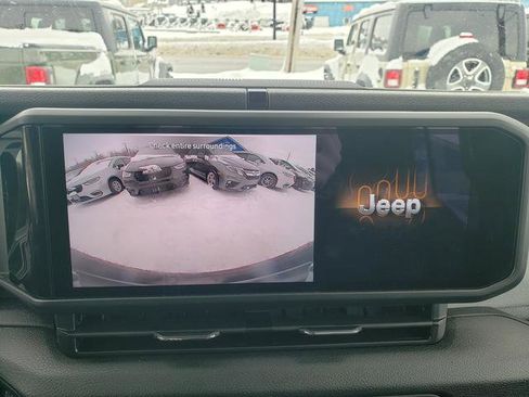 Used 2025 Jeep Wrangler Sport S image 21