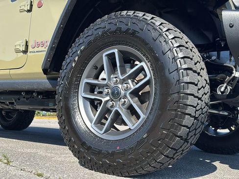 New 2026 Jeep Gladiator Mojave AWD/4WD image 10