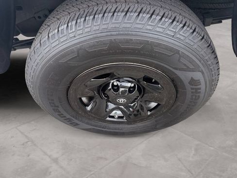 Used 2020 Toyota Tacoma SR AWD/4WD image 14