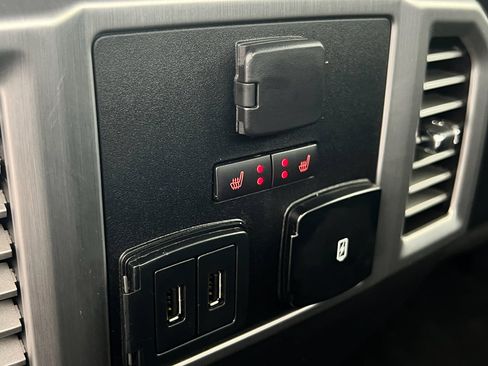 Used 2019 Ford F150 Platinum w/ Equipment Group 701A Luxury image 15