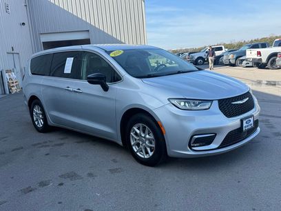 Used 2024 Chrysler Pacifica Touring-L