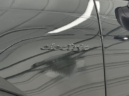 Certified 2025 Porsche Macan Electric RWD image 64