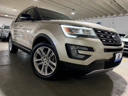 Used 2017 Ford Explorer XLT w/ Equipment Group 202A AWD/4WD image 5