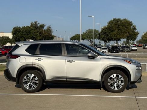 Used 2023 Nissan Rogue SV FWD image 3