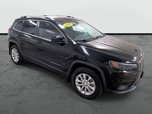 Used 2019 Jeep Cherokee Latitude w/ Cold Weather Group AWD/4WD image 5