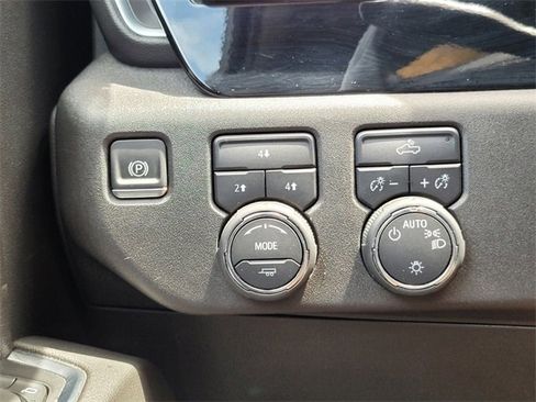 Used 2024 Chevrolet Silverado 2500 LT image 33