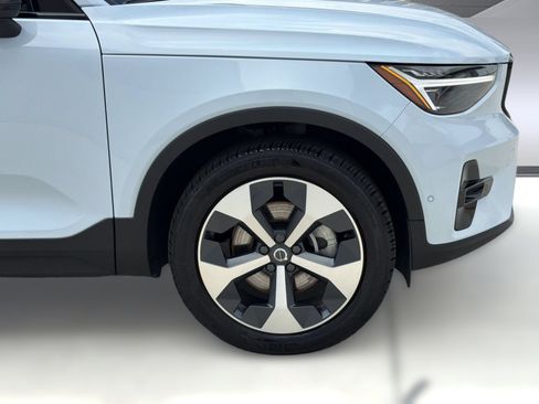 Used 2026 Volvo XC40 B5 Plus w/ Protection Package Premier AWD/4WD image 11