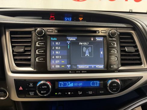 Used 2017 Toyota Highlander SE AWD/4WD image 27