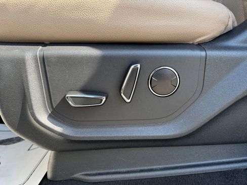 Used 2024 Ford Expedition Limited image 25