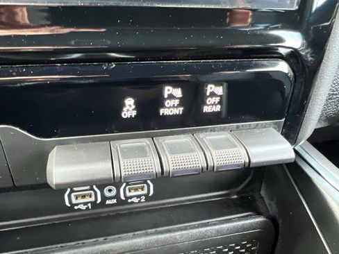 Used 2025 RAM 1500 Laramie AWD/4WD image 43