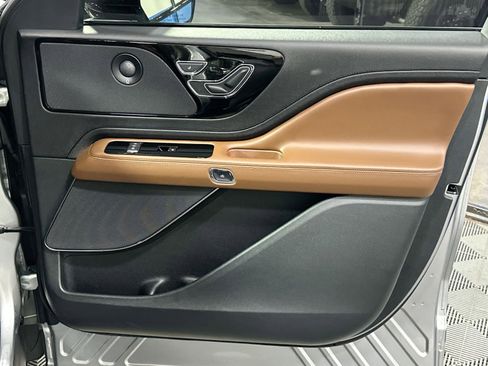 Used 2023 Lincoln Aviator Reserve w/ Elements Package Plus image 41