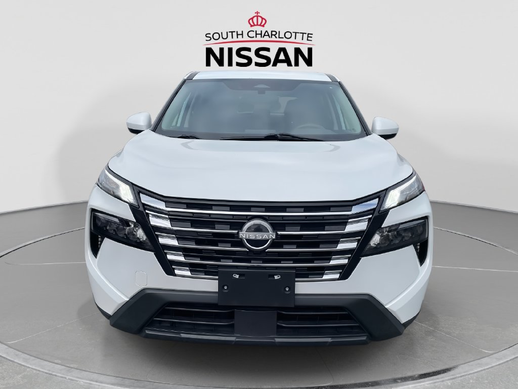 Used 2024 Nissan Rogue SV FWD image 2