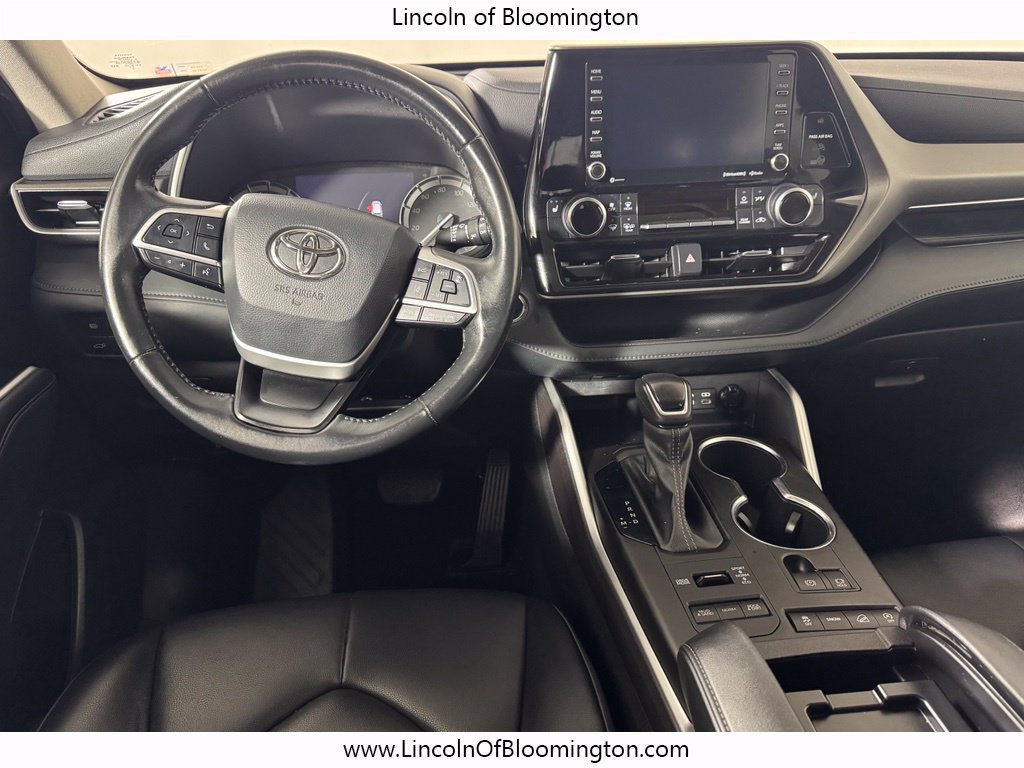 Used 2022 Toyota Highlander XLE AWD/4WD image 16