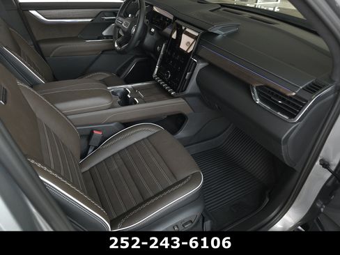 Used 2026 GMC Acadia Denali Ultimate w/ LPO, Floor Liner Package AWD/4WD image 42