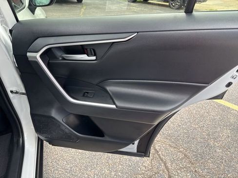 Used 2019 Toyota RAV4 XLE w/ Carpet Mat Package AWD/4WD image 14