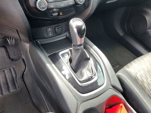 Used 2017 Nissan Rogue SV FWD image 29