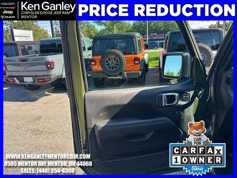Used 2023 Jeep Wrangler Unlimited Sahara w/ Cold Weather Group AWD/4WD image 12
