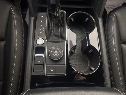 Used 2022 Volkswagen Atlas Cross Sport SEL R-Line AWD/4WD image 17