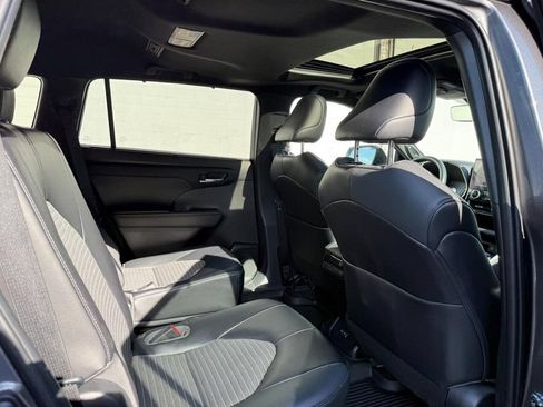 Used 2023 Toyota Highlander XSE AWD/4WD image 15