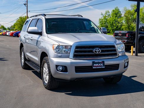 Used 2016 Toyota Sequoia SR5 AWD/4WD image 2