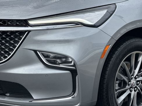Used 2024 Buick Enclave Avenir w/ Avenir Technology Package image 6