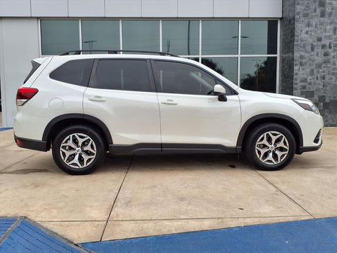 Used 2022 Subaru Forester Premium image 25