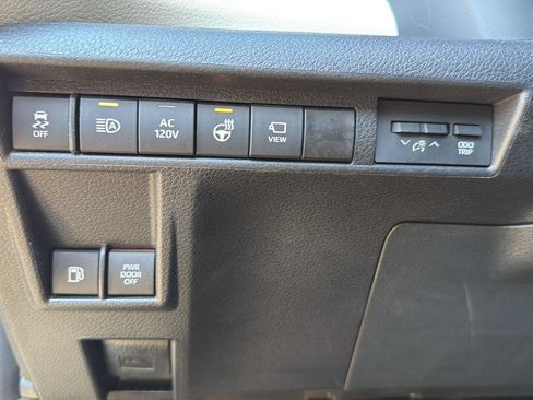 Used 2024 Toyota Sienna Platinum AWD/4WD image 11
